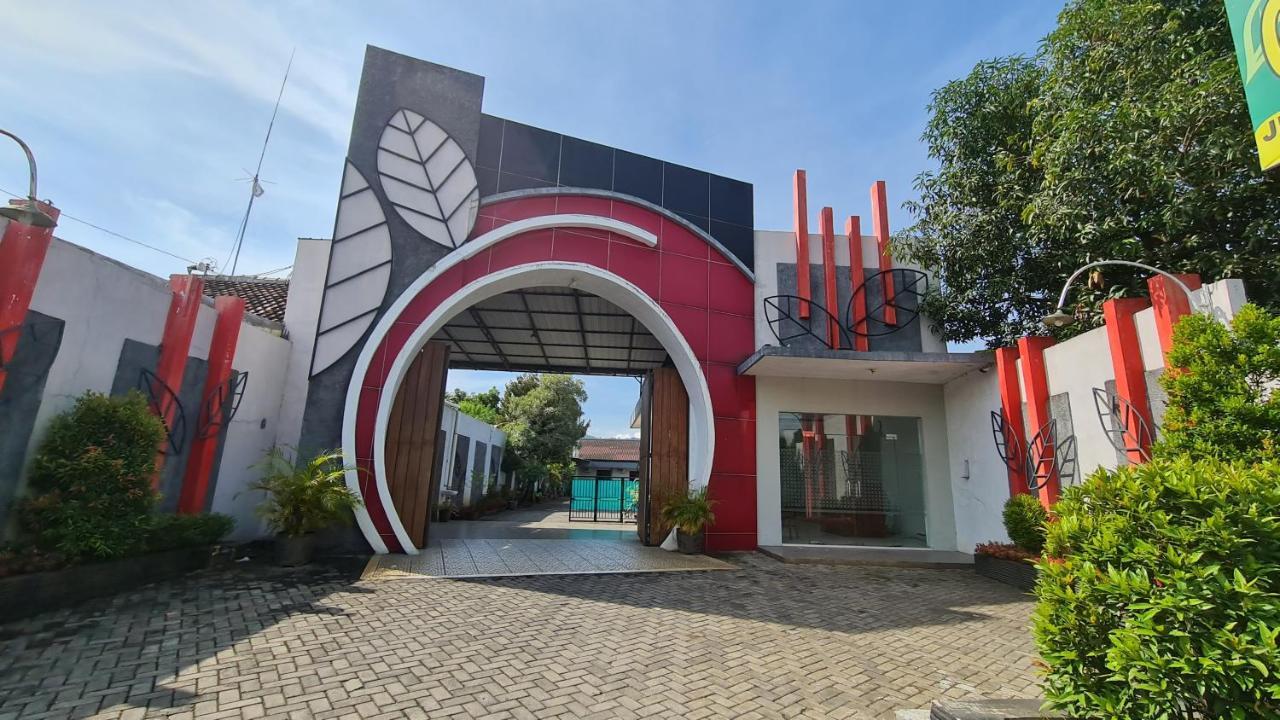 Oyo 90831 Hotel Gardenia Prambanan Solo Exterior foto